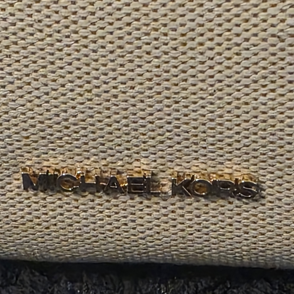 Michael Kors Cream Shoulder Bag NWT RETAIL $358+ - Picture 3 of 10